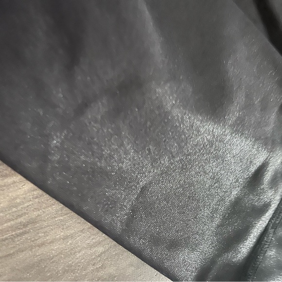 Lululemon shiny sparkly leggings (limited edition) just squished lol - Picture 3 of 5